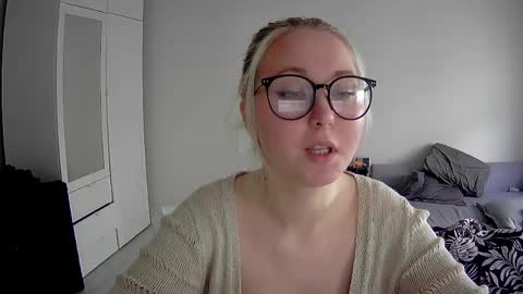 Milena new nonude shy blonde natural online show from 20, 4, 2026