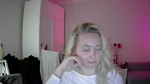 Milena new nonude shy blonde natural online show from 28, 4, 2026