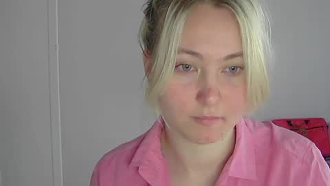Milena new nonude shy blonde natural online show from 19, 5, 2026