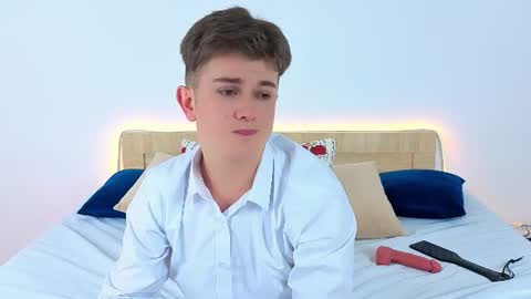 Snapshot of miless_cooper chatting on 24, 6, 2026 Miles online show from 24, 6, 2026