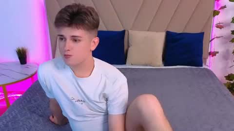 Snapshot of miless_cooper chatting on 17, 7, 2026 Miles online show from 17, 7, 2026