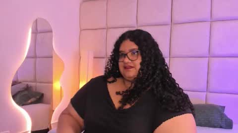 Snapshot of miley_colins0 chatting on 8, 11, 2025 Miley online show from 8, 11, 2025