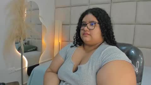 Snapshot of miley_colins0 chatting on 15, 11, 2025 Miley online show from 15, 11, 2025