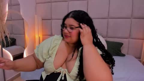 Snapshot of miley_colins0 chatting on 29, 11, 2025 Miley online show from 29, 11, 2025