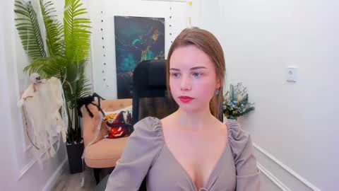 Snapshot of mileygloss chatting on 30, 10, 2025 mileygloss online show from 30, 10, 2025