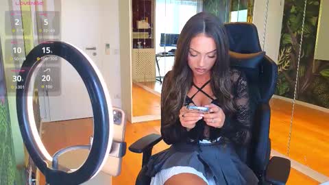 Miley Sin online show from 25, 2, 2026