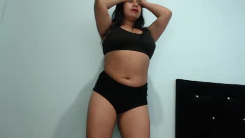 Snapshot of milf_anay_ chatting on 17, 4, 2026 Anay velez online show from 17, 4, 2026