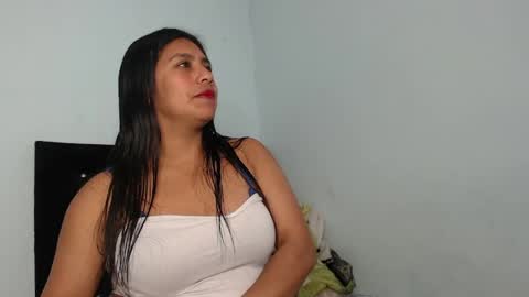 Snapshot of milf_anay_ chatting on 7, 5, 2026 Anay velez online show from 7, 5, 2026