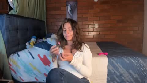 Victoria  online show from 21, 1, 2025