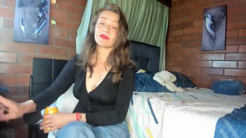 Victoria  online show from 8, 2, 2025