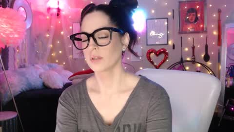 Milf Lacey online show from 2, 3, 2025
