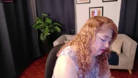 Snapshot of milfarlet chatting on 20, 12, 2025 Arlet online show from 20, 12, 2025