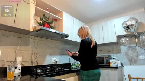 Snapshot of milfashley chatting on 9, 1, 2025 ASHLEY online show from 9, 1, 2025