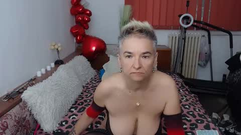 Snapshot of milfdolores chatting on 26, 9, 2025 milfdolores online show from 26, 9, 2025
