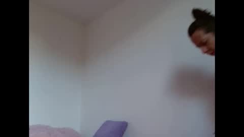 Snapshot of milfevha chatting on 17, 12, 2025 milfevha online show from 17, 12, 2025