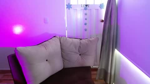 Snapshot of milfrosalie chatting on 28, 2, 2025 Rosalie online show from 28, 2, 2025