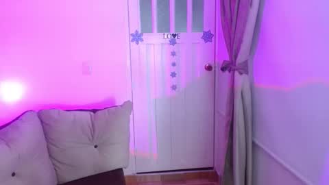 Snapshot of milfrosalie chatting on 24, 9, 2025 Rosalie online show from 24, 9, 2025