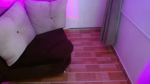 Snapshot of milfrosalie chatting on 7, 10, 2025 Rosalie online show from 7, 10, 2025