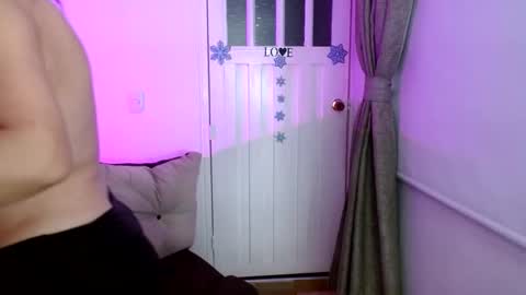 Snapshot of milfrosalie chatting on 14, 11, 2025 Rosalie online show from 14, 11, 2025