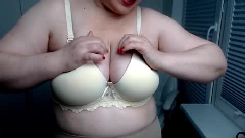 MilfScarlette online show from 17, 9, 2025