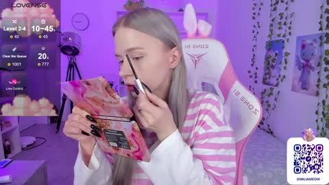 Snapshot of miliameow chatting on 22, 12, 2024 Milia online show from 22, 12, 2024