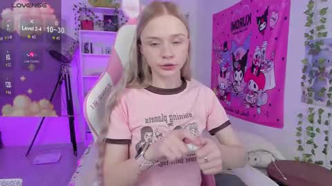 Snapshot of miliameow chatting on 21, 2, 2025 Milia online show from 21, 2, 2025