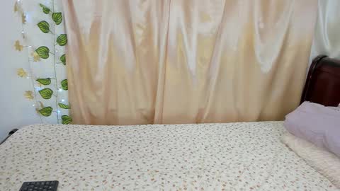 Snapshot of milie_yue chatting on 17, 12, 2025 Millie online show from 17, 12, 2025