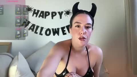 Snapshot of milkandhoneylullabies chatting on 29, 10, 2025 Milk online show from 29, 10, 2025