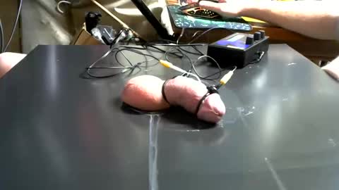 Snapshot of milkm3dry chatting on 28, 12, 2024 milk me dry online show from 28, 12, 2024