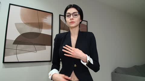 Snapshot of milla_bella chatting on 13, 12, 2025 milla bella online show from 13, 12, 2025