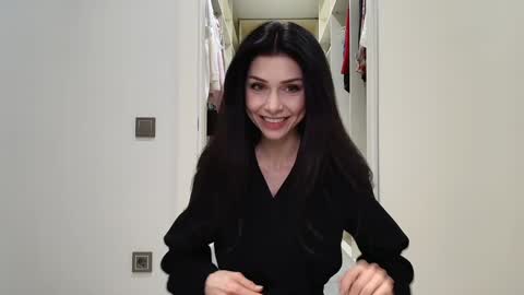 Snapshot of milla_bella chatting on 14, 12, 2025 milla bella online show from 14, 12, 2025