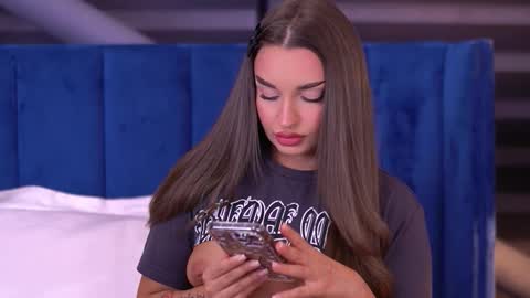 Snapshot of milla_serene chatting on 15, 10, 2025 Milla online show from 15, 10, 2025