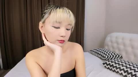 Snapshot of milla_waves chatting on 3, 10, 2025 Milla or just Mi online show from 3, 10, 2025