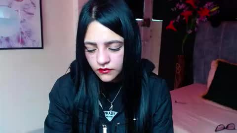 Snapshot of millacounisslosexanal chatting on 5, 12, 2025 Violeta online show from 5, 12, 2025