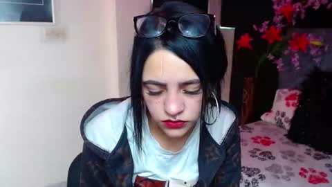 Snapshot of millacounisslosexanal chatting on 17, 12, 2025 Violeta online show from 17, 12, 2025