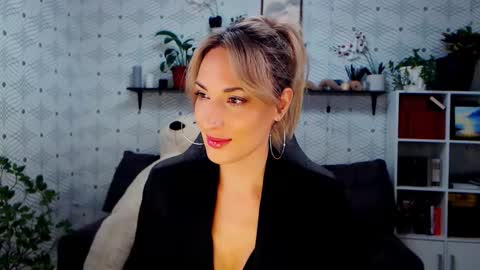 Snapshot of millaxqueen chatting on 30, 11, 2025 MillaXQueen online show from 30, 11, 2025