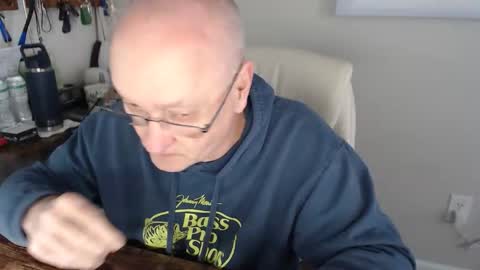 Snapshot of millenium0129 chatting on 4, 12, 2025 millenium0129 online show from 4, 12, 2025