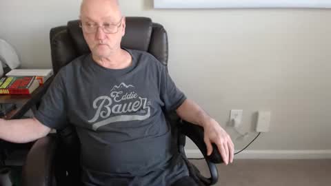 Snapshot of millenium0129 chatting on 13, 5, 2026 millenium0129 online show from 13, 5, 2026