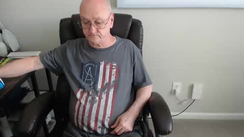 Snapshot of millenium0129 chatting on 19, 5, 2026 millenium0129 online show from 19, 5, 2026