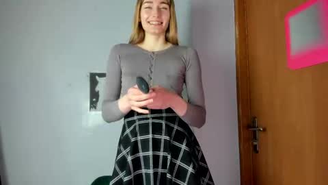 millie_lacroix online show from 20, 4, 2026