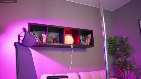 millie_volturi online show from 2, 7, 2026