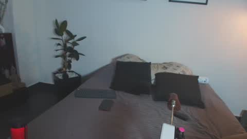 Mila  online show from 8, 2, 2025