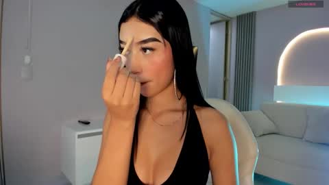Snapshot of millieskinny_ chatting on 14, 10, 2025 Ana Maria online show from 14, 10, 2025
