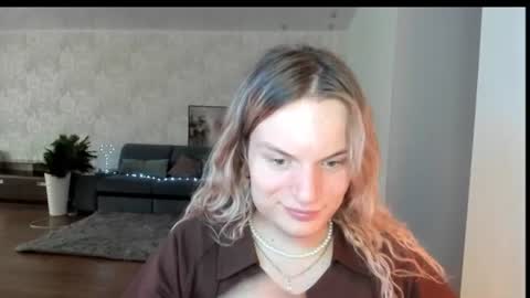 mili-kira online show from 11, 6, 2026