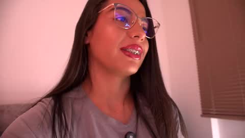 Snapshot of milly_roidd chatting on 4, 12, 2025 gaby online show from 4, 12, 2025