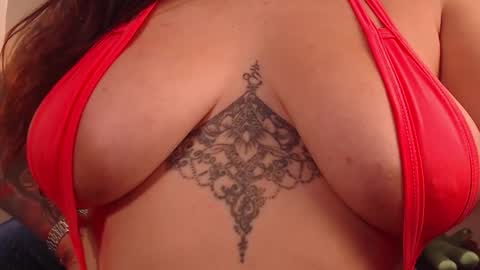 Milu Wallace  online show from 15, 11, 2025