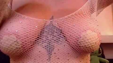 Milu Wallace  online show from 28, 11, 2025