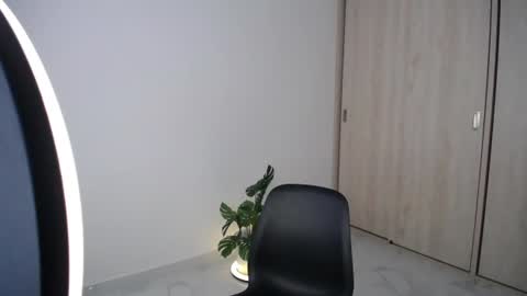 Mily Ortiz online show from 5, 8, 2026