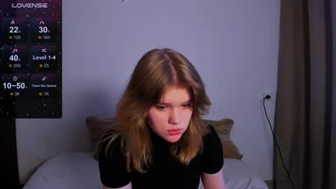 hi Im Mina  online show from 4, 2, 2025