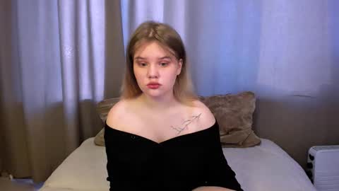 hi Im Mina  online show from 1, 3, 2025